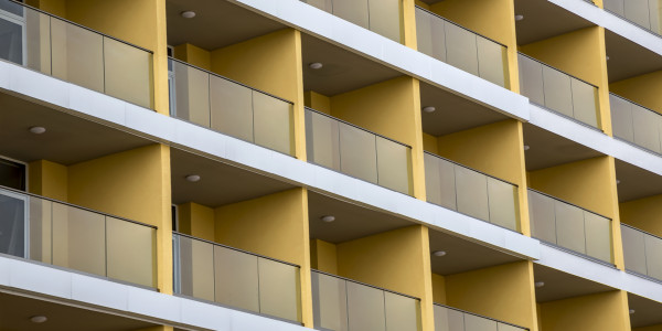 Carpintería Metálica de Aluminio / PVC en Terres de l'Ebre · Balconeras